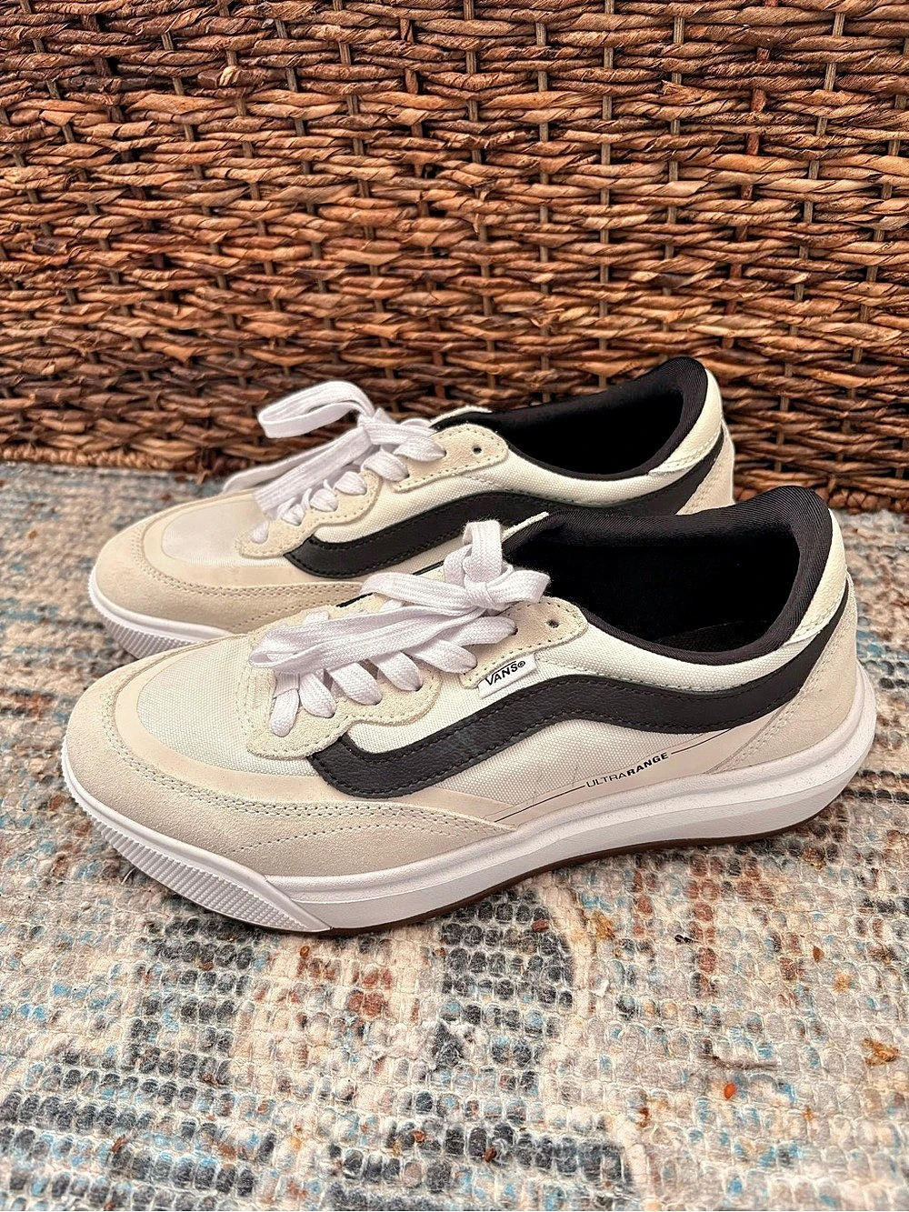 Vans Old Skool Sneakers Cream & Black US 9 Women’s